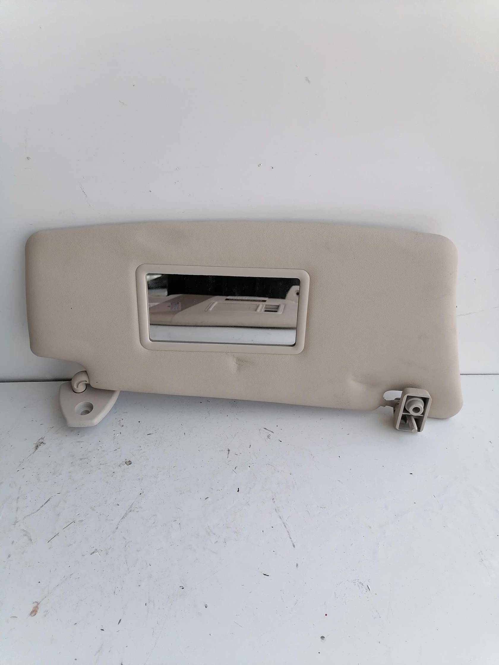 Aletta parasole parabrezza dx.